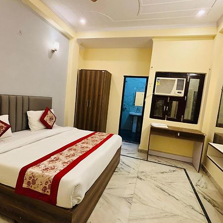 Hotel Vegas Corporate Suites Noida Exterior foto