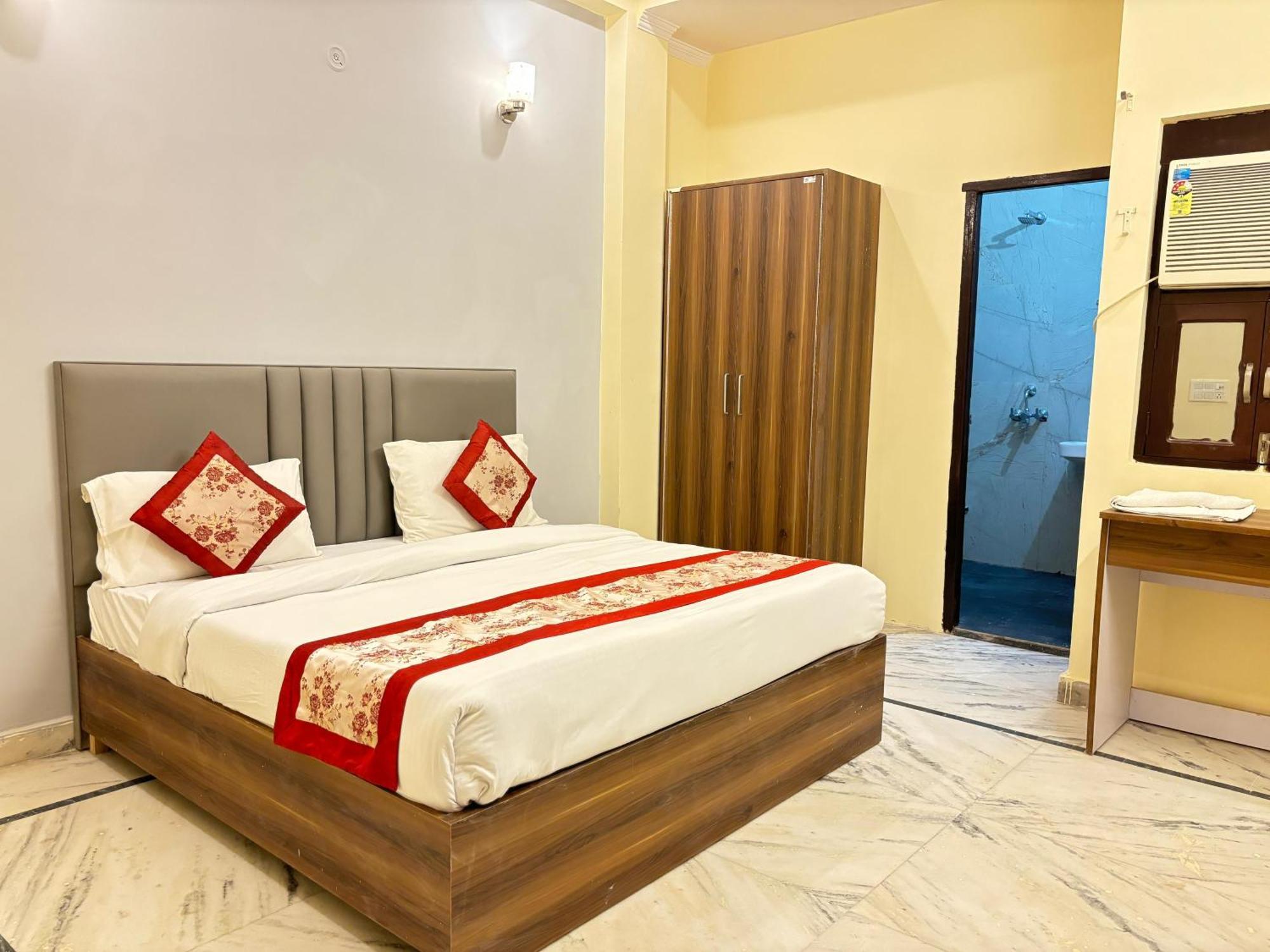 Hotel Vegas Corporate Suites Noida Exterior foto